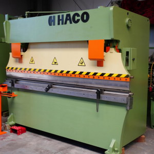 HACO 150 t x 3100 MANUALNA, KOMPENSACJA UGIĘCIA STOŁU